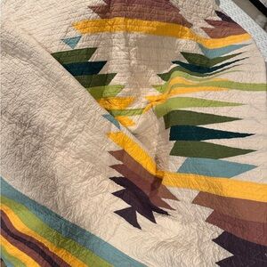 Pendleton Multicolor Geometric Quilt